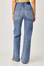 Load image into Gallery viewer, MID RISE WIDE LEG JEANS
